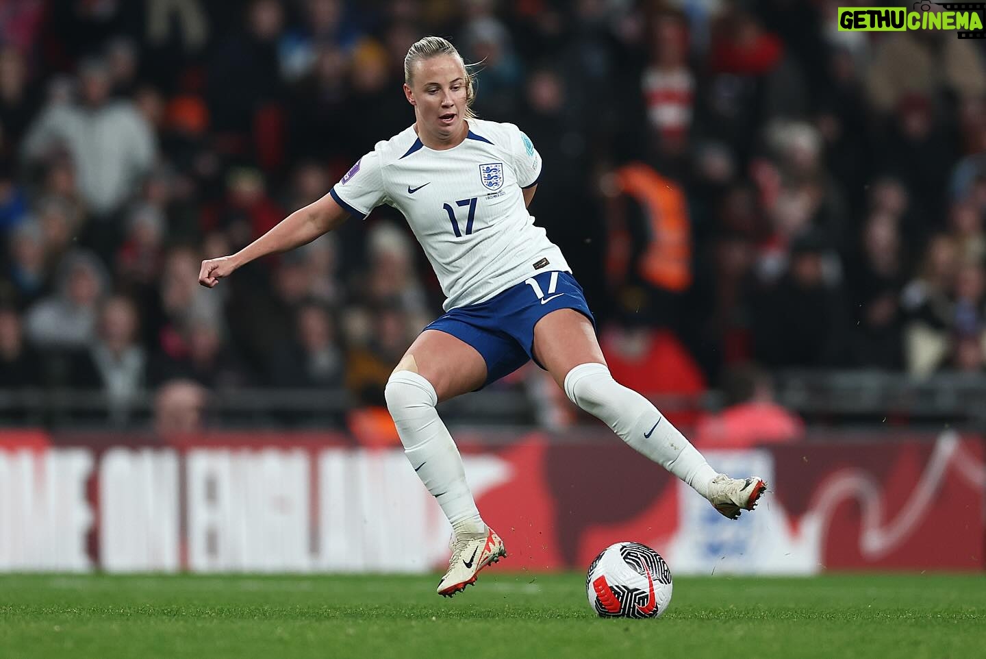 Beth Mead Instagram - 𝑶𝒉 𝒊𝒕’𝒔 𝒈𝒐𝒐𝒅 𝒕𝒐 𝒃𝒆 𝒃𝒂𝒄𝒌, 𝐰𝐡𝐚𝐭 𝐚 𝐜𝐨𝐦𝐞𝐛𝐚𝐜𝐤 🏴🦁