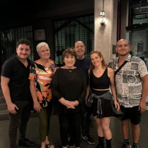 Betiana Blum Instagram - CON LOS MARAVILLOSOS ACTORES
DEL " EL LOCO Y LA CAMISA".
NO SE LA PIERDAN
LA RECOMIENDO!!!
@elocoylacamisa