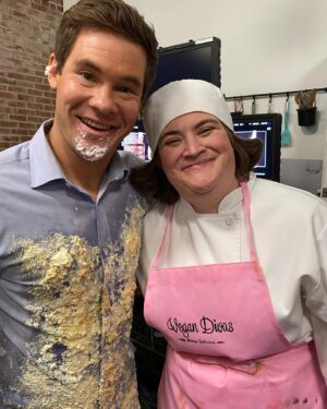 Betsy Sodaro Instagram - Oooo yeah! I had a blast shooting THE OUT-LAWS on Netflix! Thank you @tylerspindelllll and the very rad crew and the unbelievably awesome cast!!! Check it out!!