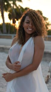 Betsy Camino Instagram - Desbloquea y disfruta 🤭🤤 En #miami grabe contenido para ustedes y ya esta disponible!! Entra al link de mi bio y disfruta 😈 Equipo top 🇨🇱 @jaimebaezasoy 🇺🇸 @unlok_me @atomick_latam