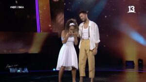 Betsy Camino Instagram - Un baile con todo el corazón ♥️!! Cuba 🇨🇺 bella … te amo ,la isla q dio vida y a quien siempre le haré homenaje!!! A mis cubanos de chile y del mundo está danza es para todos ustedes !!!PATRIA Y VIDA PINGAAAA 💪🏽!!! @bastian.retamal @andrescoke 

🎵La música de @gentedezona @yotuel 
Coreografia @andrescoke 
Vestuario @__andreacastro @victormc_queen @josefinapuchi 
Producción artística @elfrancoignacio 
Visuales @seba.galleguillosu 

#bastianretamal #betsycamino #aquisebaila #canal13 #dance #tvshow #cuba #chile