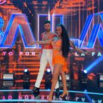 Betsy Camino Instagram - Hoy hoy !!!! Un nuevo baile 👯‍♀️ SALSA 💃 LO MIOOO en @aquisebaila13 X @canal13cl Junto a los más top mi patner lindo hermoso apañador @bastian.retamal y mi profesor q lo amooooooo al infinito @andrescoke !!! Mi pelo bello son extensiones perrisinas de mi tienda @atrevidisima_boutique Mi cuerpo a cargo de @clinicabiotherapycl Maje up @alefernandez.makeup