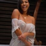 Betsy Camino Instagram – Calentemos el día 🔥 En mi #unlok ya está disponible todo el material BOMBA dedicado a ti 🤭🫵🏽
entra en el link que está en mi biografía o en historias 

Hoy me dedicaré a responder todos los mensajes de mi Unlok, así que por allá te confiesas 🤣😈

🎥 @jaimebaezasoy 
Cabello alisado / @byc_salon 
💄 @makeupbyve 
 Equipo Miami @atomick_latam  @unlok_me