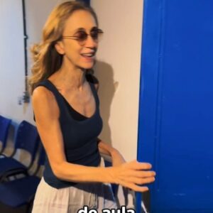Betty Gofman Instagram - Um vídeo convidativo de deixar o coração quentinho onde nossa maravilhosa Betty Gofman te apresenta nossa escola, reforçando esta energia de família com a qual, por tantos anos, regemos o TERG!

O TERG é para você! 
Faça parte dessa família também e sinta sua vida mudar através do teatro.💛💙 

Agende sua aula experimental gratuita e se permita encantar 🎭