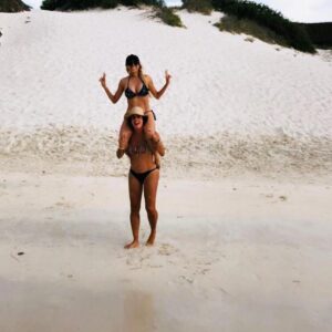 Betty Monroe Instagram - Cuando quieres regresar a la playa !!! @damamenes  por un se repita 😃