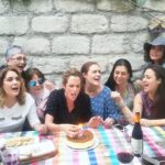 Betty Monroe Instagram - Gracias por mi celebración sorpresa 20 días después 🤣❤️🎂 Las amo. Muchas gracias @lizz.barragans @bretonbeatriz @gina.onate1 #RosaMary #Checy @majo_minimonroe @beatriz.alarcon por tan linda tarde, por tan bella amistad y tanto cariño.