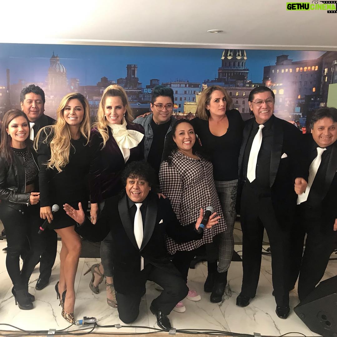 Betty Monroe Instagram - Hoy en el programa de @rbigorra compartiendo risas #freens @aleidanunez @tabatajaliloficial @michihart muchas risas !!