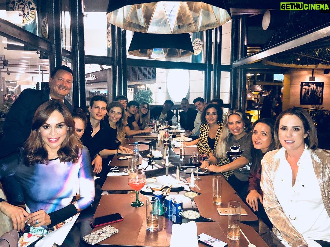 Betty Monroe Instagram - Linda noche de celebraci贸n!!! Felicidades @mxgreenlight #Beto 馃拫鉂わ笍馃巶