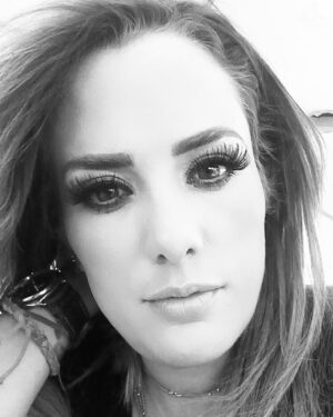 Betty Monroe Instagram - Pestañas onda #ClaraBella 🤣🤣🤣