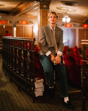 Betty Who Instagram - 4 left 🔦🧱❤️‍🔥 @hadestown 

we took these portraits my first month in the theatre. as persephone says - THAT WAS NOT SIX MONTHS!!!!!! final weekend!!! who’s coming?!