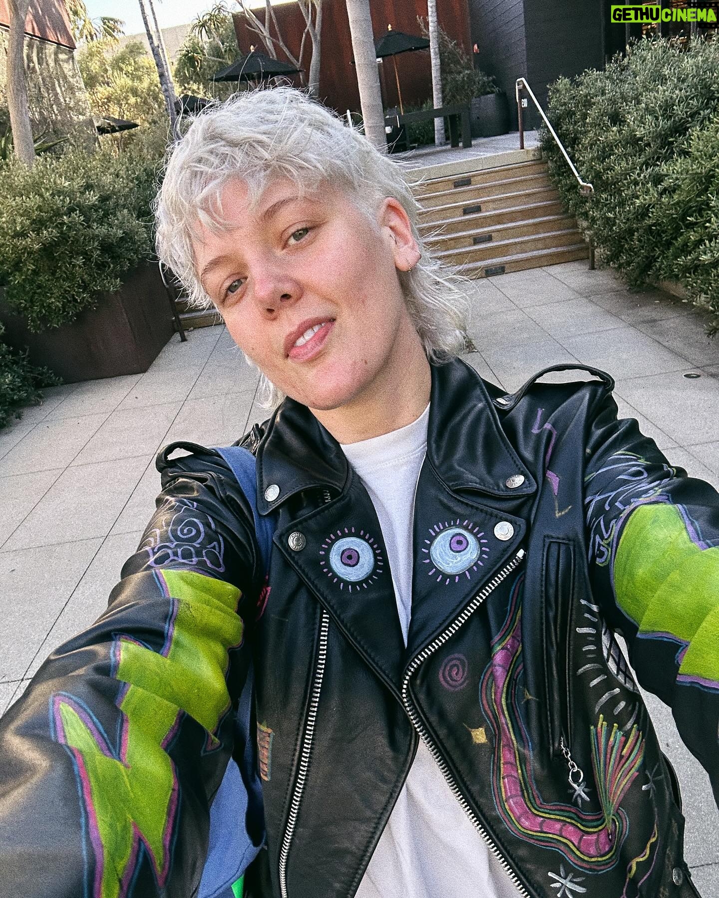 Betty Who - 5.5K Likes - hellohr from my post-broadway coma!
been readjusting to life back on the #blessed coast. lots of re-learning who i am now after this insane, transformative experience. making music. reading. baking cakes for beautiful people (happy bday @joshua.pelatzky 🥹) asking for help a lot right now. idk if it’s just me but things seem a little harder than normal so far this year. so i’m just checking in to say HELLOHR!!!!!! miss yall!!! love you so much!!!! we can do this! let’s all say one thing we’re grateful for today!