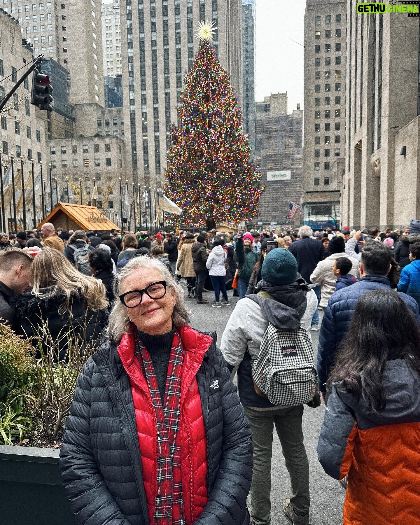 Betty Who Instagram - WHOLESOME MOTHER DAUGHTER CHRISTMAS EVE AT RADIO CITY CONTENT! HAPPY HOLIDAYS U BEAUTIFUL PEOPLE!!! π
πΌπβοΈ