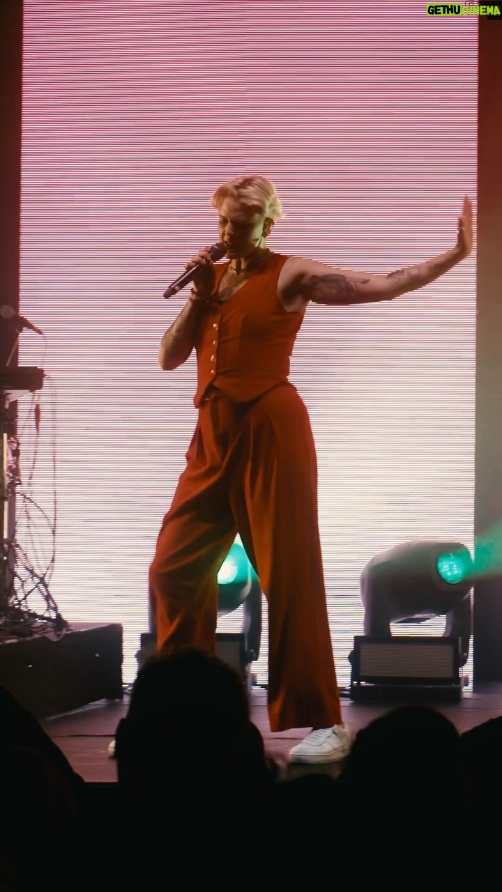 Betty Who Instagram - ONE OF US - LIVE FROM THE BIG! TOUR OUT NOW ON @YOUTUBE