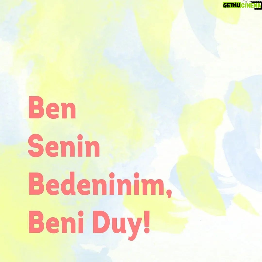 Betül Arım - 4.7K Likes - Dışarda Hiçbir Şey Var oyunumda soruyorum ya; aranızda organlarını bedenini seven var mı ? diye. Bu beden bize armağan ve emanet. E şimdi bizim kültürde de armağana hıyanet etmek olmaz ona iyi bakmamız lazım. Nasıl yapacağımızı o kadar güzel anlatmış ki lütfen okuyun, yaşamınıza geçirin ve paylaşın ki çoğalalım. Yaşamınızda her şey kolaylıkla ve güzellikle olsun bütün olumsuzluklar size deneyim kazandırırken teğet geçsin. Sağlıkla, sevgiyle, adaletle, bolluk bereketle, muhabbetle ama hep sanatla kalalım. 👫🤝📚🎨🖍️🦜❤️
#betülarım #betülarımlayaşamasanatı #dışardahiçbirşeyvar #kişiselgelişim #bedenimiz