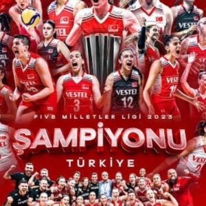 Betül Arım Instagram - Avrupa Şampiyonu olan Filenin Sultanları A Milli Kadın Voleybol Takımımızın bize yaşattığı  sevinç, mutluluk, onur ve tüm güzellikler için hepinizin yüreğinden öpüyorum. Geçmekte olduğumuz bu zor dönemde mutluluk hormonu salgılatıp bağışıklığımızı kuvvetlendirdiğiniz  için hepinize binlerce teşekkür. Kadınlarımızın öz güvenini, gücünü, azmini ve başarısını hem ülkemize hem dünyaya gösterdiğiniz için sağ olun varolun hep olun sizi çok seviyoruz Cumhuriyet’in laik  kızları 👭🇹🇷🤝🏀👏❤️
Bu arada Ebrar Karakurt'un Dezavantajlı Kız Çocukları için bir Voleybol Akademisi kurduğunu biliyor muydunuz ?
"Sadece tek bir kız çocuğunun bile hayatına dokunmak benim için tarif edemeyeceğim kadar anlamlı"
Dünyanın en iyi voleybolcuları arasında yer alan milli voleybolcumuz Ebrar Karakurt, Nike ve SosyalBen Vakfı'nın da katkılarıyla yoksul mahallelerdeki okullarda kız voleybol takımları oluşturan bir akademinin sahibi. Akademinin amacı; Dezavantajlı bölgelerdeki kızlara voleybol eğitimi vermek ve yeteneklerini keşfetmelerini sağlamak. Akademide voleybol eğitiminin yanında sosyal sorumluluk projeleri de gerçekleştiriyor. Bunlardan ilki ise kullanılmış kıyafetlerin toplanarak ve bu kıyafetlerden okullara voleybol filesi üretilmesi. İyi ki varsınız 👭🇹🇷🤝🏀👍❤️

#voleybol #avrupaşampiyonu #fileninsultanları #ebrarkarakurt