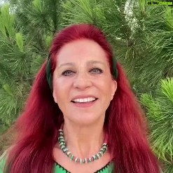 Betül Arım - 1.8K Likes - Canlar zeytin, yeşil altın zeytinyağı'da onun suyu. Ne mutlu ki bizim ülkemizde bulunan dünyanın en büyük zeytinyağ müzesi olan Urla Köstem Zeytinyağ Müzesi’ni lütfen araştırın zamanınız ve imkanınız varsa mutlaka gidin, görün özellikle çocuklarınızı yanınıza alın eminim bana teşekkür edeceksiniz. 16 Temmuz 18.00 🌿 20.00 arası Müzede Yaşama Sanatı seminerim var. O gün benim için özel bir gün ve tamamen spontane bir şekilde gelişen olaylar sonucu Köstem Zeytinyağ Müzesi bana o gün için hediye olarak verildi. Gelebilecek olanları Yaşama Sanatı sohbetine bekliyorum. Sağlıkla ve sevgiyle kalın. İyi günler güzel anlar. 🌿👫🤝👭🌿🖍️📚🙏🎈💚
@kzmurla
@koncakumkum
#betülarım #betülarımlayaşamasanatı #dışardahiçbirşeyvar #kişiselgelişim #söyleşi #köstemzeytinyağımüzesi #urla