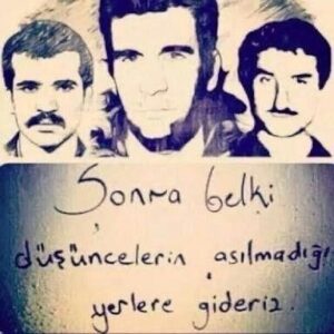 Betül Arım Instagram - Onlar tam bağımsız bir Türkiye, eşitlik, özgürlük, adalet istemişlerdi. Atatürk ve yurt sevgisi ile doluydular. Hiç kimseyi öldürmediler. Sonsuza kadar yüreğimizde  yaşayacaklar. Bugün “Gülünün Solduğu Akşam” kitabında Deniz’leri anlatan yazar ve yayıncı sevgili Erdal Öz’ün de ölüm yıl dönümü. Sevgiyle, saygıyla, özlemle, minnetle anıyorum 📚🤝🖍🙏
''Deniz Gezmiş, adli bir hatanın değil; kasti bir yargılama ve hüküm vermenin kurbanı olmuştur. Adli hata, ismi üstünde 'hatalı' verilen kararlara denir. Deniz Gezmiş, idam edilmek için yargı önüne çıkarılmış; yargılanması, 'suçsuzluğun kanıtlanmasına olanak verilmeksizin'
sadece idamını sağlayacak bir hüküm verilmesi doğrultusunda cereyan etmiştir.'' /Burhan Apaydın (Avukat)
İdamlara karar veren mahkemenin hakimi Ali Elverdi hukukçu değildi... Emekli olunca Adalet Partisi'nden milletvekili yapıldı!...
Bağımsız Türkiye yolunda katledilen Deniz Gezmiş, Yusuf Aslan ve Hüseyin İnan'ın anılarına sonsuz sevgi ve saygıyla 🌿🙏🌿 
Bu çok değerli video için @Seraykabasakal‘a binlerce teşekkür 📚🙏🖍️👫🌿
Öyle ölüler vardır ki, ben onların öldüklerini düşündükçe, vakit olur yaşadığımdan utanırım. 
/Nazım Hikmet 📚🤝🖍

 Burada ölen yanlızca bedenimdir ki zaten ölümlüydü, ölecekti; ama düşüncemi öldüremeyeceksiniz, düşüncem yaşayacak.
/Deniz Gezmiş 🤝🧠🗣✊

Öteden beri arz etmiş olduğum gibi, bu ülkede anayasayı en fazla savunanlar bizleriz. Anayasayı ihlal edenlerse ortadadır. Anayasanın uygulanmasını isteyen gene bizleriz.
/Deniz Gezmiş 👫✊🙏📚🖍️

#denizgezmiş #adalet #6mayıs #hüseyininan #yusufaslan#
#denizgezmisvakfi #Nazım Hikmet #Seraykabasakal