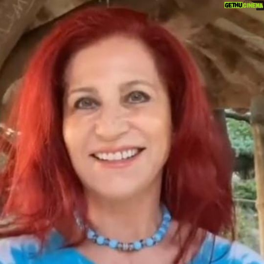 Betül Arım - 2.9K Likes - Bilinçaltımız bedenimizi inşa ediyor, bizi iyileştirebiliyor ve hastalandırabiliyorsa o zaman size soruyorum bilinçaltımıza neleri ekelim ki sağlıklı ve huzurlu bir yaşam sürelim ? Bilinçaltı uyumaz, dinlenmeye çekilmez, hep iş başındadır uyumadan önce neyi çözmek istiyorsanız onu havale edin nasıl çözümler ürettiğini deneyimleyin. Bilinçaltımız evrensel finans kurumu gibidir. Yatırdığınız her şeyi, ister bolluk, ister yoksulluk, ister sevinç, ister korku düşüncesi olsun büyütür ve size geri verir. Seçim sizin. Şunu da hiç unutmayalım düşüncelerimizi değiştirdiğimizde yaşamımızda değişir. Bu arada yarın gece 21:00 'da Gather-in Life Yaşama Sanatı Seminerime gösterdiğiniz ilgi için çok teşekkür ediyorum. Şu an için sadece 6 kişilik yerimiz kalmıştır bilginize .🧠💚🫀📚🖍
@gatherin.life
#bilinçaltı #kişiselgelişim #betülarımlayaşamasanatı #dışardahiçbirşeyvar #sanatiyileştirir #yaşamadairherşey #kişiselgelişim #gatherinlife