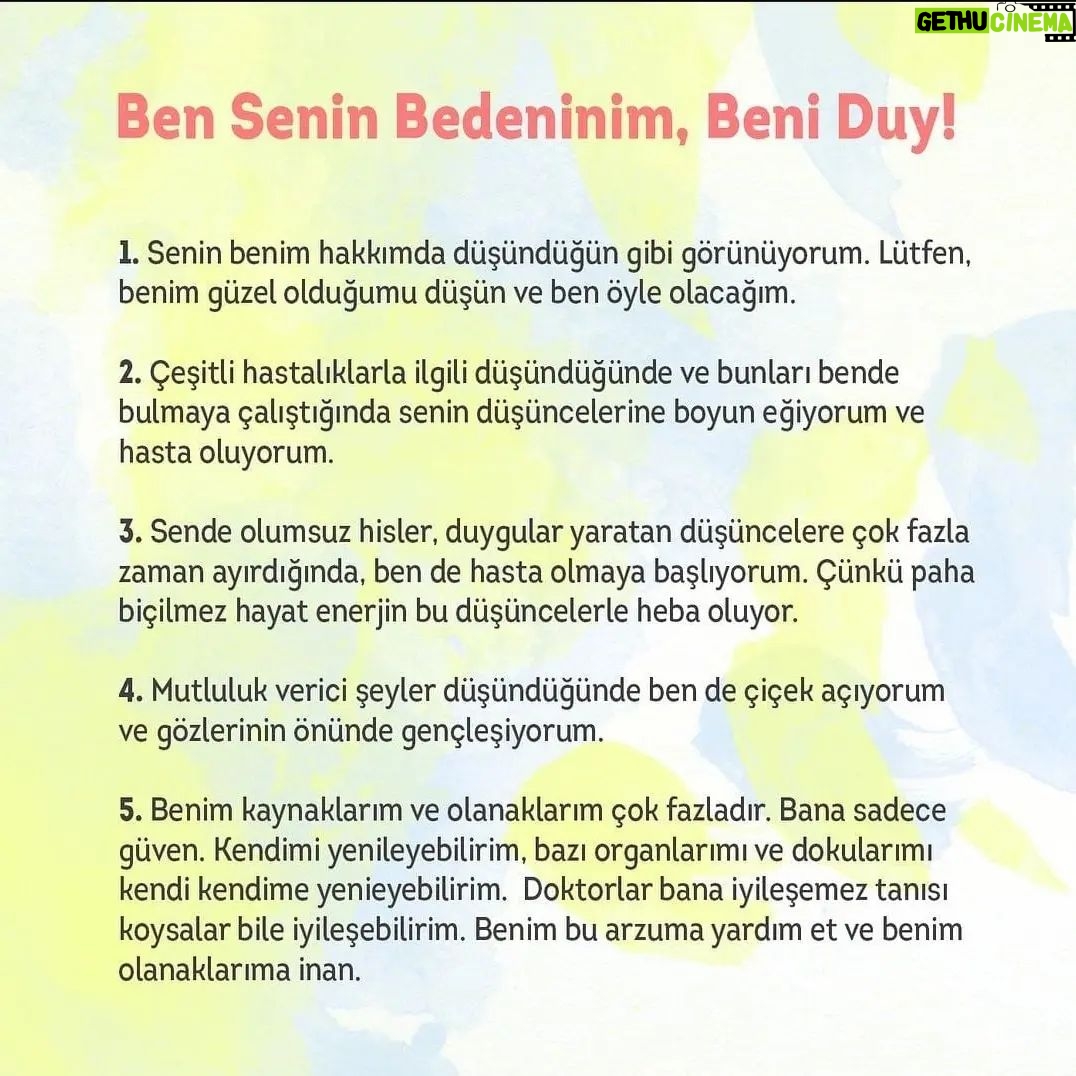 Betül Arım - 4.7K Likes - Dışarda Hiçbir Şey Var oyunumda soruyorum ya; aranızda organlarını bedenini seven var mı ? diye. Bu beden bize armağan ve emanet. E şimdi bizim kültürde de armağana hıyanet etmek olmaz ona iyi bakmamız lazım. Nasıl yapacağımızı o kadar güzel anlatmış ki lütfen okuyun, yaşamınıza geçirin ve paylaşın ki çoğalalım. Yaşamınızda her şey kolaylıkla ve güzellikle olsun bütün olumsuzluklar size deneyim kazandırırken teğet geçsin. Sağlıkla, sevgiyle, adaletle, bolluk bereketle, muhabbetle ama hep sanatla kalalım. 👫🤝📚🎨🖍️🦜❤️
#betülarım #betülarımlayaşamasanatı #dışardahiçbirşeyvar #kişiselgelişim #bedenimiz