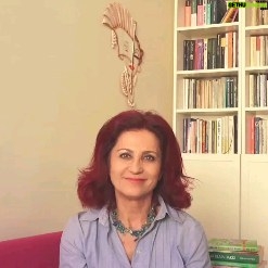 Betül Arım - 2.4K Likes - Canlar iyiki bana bunları gönderiyorsunuz nerdeyse ben bile unutmuşum sekiz yıl olmuş bunu YouTube’da yayınlıyalı. Ne olur kitap tanıtımları yapın dediniz ben zaten yapmışım şimdi onları koyuyorum ilerde yeni kitaplar da gelicek. Hep söylüyorum 4 Anlaşma ve Ustaca Sevmek nefes alan her canlının okuması gereken iki kitap. Benim ve binlerce insanın yaşamını değiştirdi neden sizinkini de değiştirmesin ??? İkisi de 100 sayfa okuduktan sonra yorumlarınızı yazın lütfen çok sevinirim. Ustaca sevmeniz ve sevilmeniz dileğiyle sağlıkla sevgiyle adaletle bolluk bereketle muhabbetle ama hep sanatla kalın 👫🤝🎈🌿
#betülarım #betülarımlayaşamasanatı #dışardahiçbirşeyvar #kişiselgelişim #ustacasevmek #4anlaşma #kitapönerisi #kitap #okumasevgisi
