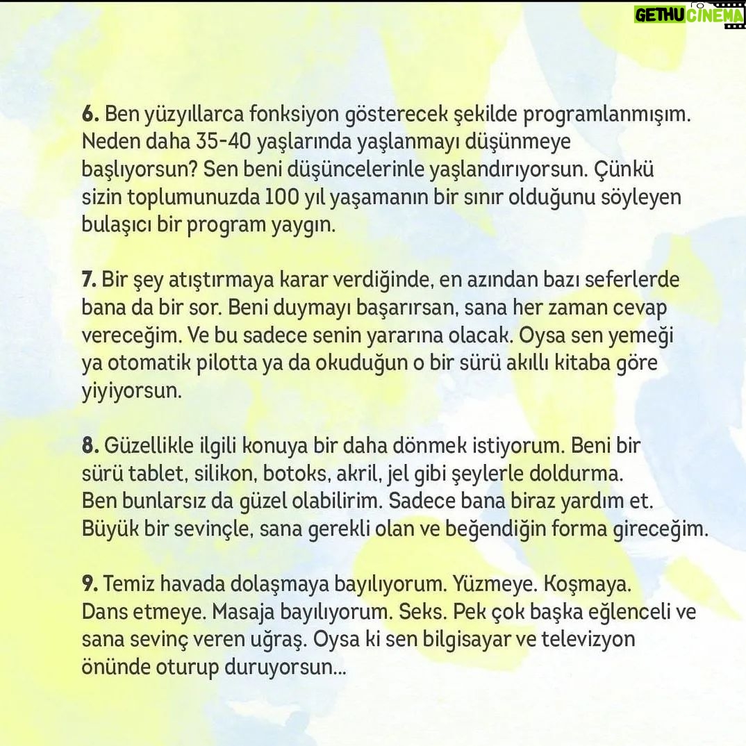 Betül Arım - 4.7K Likes - Dışarda Hiçbir Şey Var oyunumda soruyorum ya; aranızda organlarını bedenini seven var mı ? diye. Bu beden bize armağan ve emanet. E şimdi bizim kültürde de armağana hıyanet etmek olmaz ona iyi bakmamız lazım. Nasıl yapacağımızı o kadar güzel anlatmış ki lütfen okuyun, yaşamınıza geçirin ve paylaşın ki çoğalalım. Yaşamınızda her şey kolaylıkla ve güzellikle olsun bütün olumsuzluklar size deneyim kazandırırken teğet geçsin. Sağlıkla, sevgiyle, adaletle, bolluk bereketle, muhabbetle ama hep sanatla kalalım. 👫🤝📚🎨🖍️🦜❤️
#betülarım #betülarımlayaşamasanatı #dışardahiçbirşeyvar #kişiselgelişim #bedenimiz