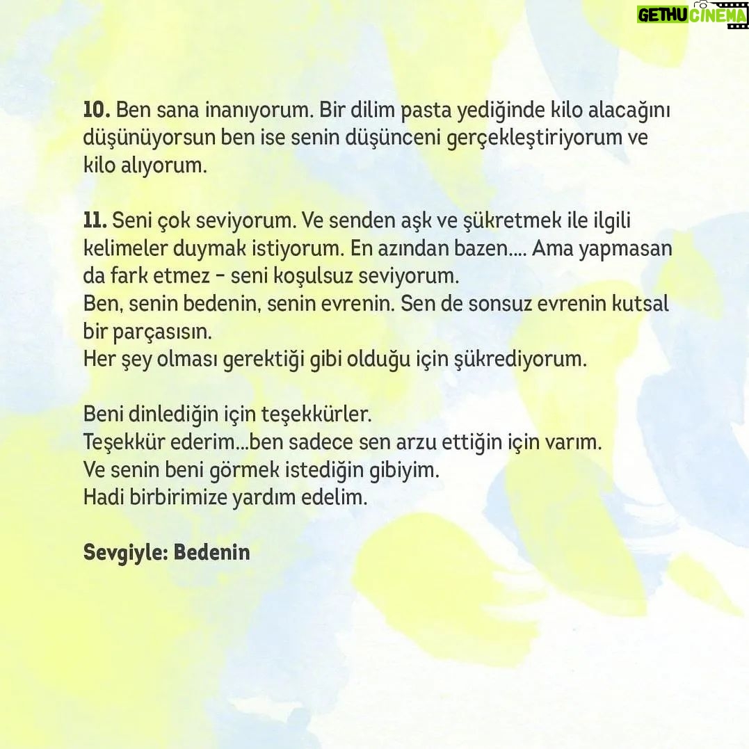 Betül Arım - 4.7K Likes - Dışarda Hiçbir Şey Var oyunumda soruyorum ya; aranızda organlarını bedenini seven var mı ? diye. Bu beden bize armağan ve emanet. E şimdi bizim kültürde de armağana hıyanet etmek olmaz ona iyi bakmamız lazım. Nasıl yapacağımızı o kadar güzel anlatmış ki lütfen okuyun, yaşamınıza geçirin ve paylaşın ki çoğalalım. Yaşamınızda her şey kolaylıkla ve güzellikle olsun bütün olumsuzluklar size deneyim kazandırırken teğet geçsin. Sağlıkla, sevgiyle, adaletle, bolluk bereketle, muhabbetle ama hep sanatla kalalım. 👫🤝📚🎨🖍️🦜❤️
#betülarım #betülarımlayaşamasanatı #dışardahiçbirşeyvar #kişiselgelişim #bedenimiz