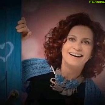 Betül Arım - 1.4K Likes - 🎭 Seyircilerimizin kendimizi tanımamızı ve yüzleşmemizi sağlayan komik, eğlenceli Tiyatro Terapi dedikleri, beden, zihin, ruh sağlıklarını nasıl koruyabileceklerini, bize armağan ve emanet edilen bedenlerinin farkına varıp kilo verdikleri, antidepresanları bıraktıkları, egzersizi hayatlarına geçirdikleri, birbirlerini affettikleri, çocukların varlıkları ile ilgili farkındalıklarının arttığı, özgüvenlerinin geliştiği, doktorların reçeteye yazdığı, 8 yaşından itibaren çocukların da seyredebildiği, 3/4/5/6/7/8/9 kere seyreden seyircilerimizin olduğu oyunumuz “Dışarda Hiçbir Şey Var “13 Ocak Cumartesi 20.30 🎭 14 Ocak Pazar 20.30’a kadar yani 24 saat online gösterimle evinizde. Oyuna son giriş saati pazar 19:00 .Gelsin çaylar kahveler .Oyun sonrası Cumartesi 22:15’te Zoom'da buluşup muhabbet ediyoruz. Zoom linki oyun günü size gönderiliyor .👫🎭👭💙ÖNEMLİ KAÇIRMAYIN 🎭 Gecen ay 100.000 takipçi ye ulaştığımız için biz de sizlere bir armağan vermek istemiş 10 üniversite öğrencisi 10 emekli 10 sağlık çalışanı ve 10 öğretmene hem kendilerine hem bütüne verdikleri emek ve son yıllarda geçirdikleri zor zamanlar için hem teşekkür etmiş hemde ücretsiz oyuna davet etmiştik. Geçen ay bütün davetiyeler tükendi ama çok yazdınız çok istek geldi onun için biz de bu zor zamanları birlikte atlatmak için sene boyunca bunu sürdürmeye karar verdik. Her online oyunumuz da bu gruplardan 40 kişi davetlimiz olacak. Davetiyelerinizi almak için @berkykn ile iletişime geçebilirsiniz. Kendinize ve dostlarınıza sanat armağan edin ki sosyalleşelim, eğlenelim, öğrenelim, sorgulayalım kısaca beynimizi ve ruhumuzu besleyelim. İyi seyirler. Biletler Jet Gişe 💙🙏🤝🎭
@jetgise
#betülarım #dışardahiçbirşeyvar #sanatiyileştirir #tiyatrogüzelleştirir #betülarımlayaşamasanatı
#sanat #tiyatro #jetgişe