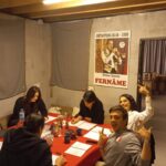 Beyza Şekerci Instagram – Sondan başa Kim Bu Ben🫠
10-11 Mayıs Moda Sahnesi
26 Mayıs İzmir İstinyeart
31 Mayıs Fişekhane
@omcelik @nesly.arslan @hepileriengin @tiyatro.in @kimbuben.tiyatro.in