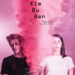Beyza Şekerci Instagram – Hayatımın, kendimce karışık bir zaman dilimi diye adlandırdığım bir dönemde çıktı karşıma bu oyun.
Konusu, sözü, yolculuğu tam da bugün yaşadığımız herşeye dokunacak cinsten. Tüm gerçekliği sorgulayacağımız ve hep birlikte içinde kaybolmak isteyeceğimiz 2 perdelik bir izlenim.

İlk kez Engin’le @tiyatro.in de aynı çatı altındayız. Yönetmenim Engin’i daha sonra anlatacağım uzun uzun🤭 Gizli kahramanım @hepileriengin 👊🏻🥳🤓

Canım Neslihan
@nesly.arslan konservatuvar sınıf arkadaşım, yıllar sonra birlikte sahnede olmak muhteşem💕
Ve vazgeçilmez partnerim
@omcelik sana ne desem tarifte tıkanıyorum.. Bana, bize inanıp elimi tuttuğun ve bir an olsun yakamı bırakmadığın için teşekkür ederim🙏🏻

Bu oyuna hazırlanırken başımıza gelen korkunç afet sürecinde @studioin.in de organize edip yardımlaşmalarımızı sürdürürken kararlaştırdığımız gibi, tüm gelirimiz depremzedelere yapılan yardımlara aktarılacaktır.

16-17-18 Mart Moda Sahnesi’nde başlıyoruz. @modasahnesi 
Biletler @biletinial ✌🏻