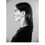 Beyza Şekerci Instagram – Hayatımın, kendimce karışık bir zaman dilimi diye adlandırdığım bir dönemde çıktı karşıma bu oyun.
Konusu, sözü, yolculuğu tam da bugün yaşadığımız herşeye dokunacak cinsten. Tüm gerçekliği sorgulayacağımız ve hep birlikte içinde kaybolmak isteyeceğimiz 2 perdelik bir izlenim.

İlk kez Engin’le @tiyatro.in de aynı çatı altındayız. Yönetmenim Engin’i daha sonra anlatacağım uzun uzun🤭 Gizli kahramanım @hepileriengin 👊🏻🥳🤓

Canım Neslihan
@nesly.arslan konservatuvar sınıf arkadaşım, yıllar sonra birlikte sahnede olmak muhteşem💕
Ve vazgeçilmez partnerim
@omcelik sana ne desem tarifte tıkanıyorum.. Bana, bize inanıp elimi tuttuğun ve bir an olsun yakamı bırakmadığın için teşekkür ederim🙏🏻

Bu oyuna hazırlanırken başımıza gelen korkunç afet sürecinde @studioin.in de organize edip yardımlaşmalarımızı sürdürürken kararlaştırdığımız gibi, tüm gelirimiz depremzedelere yapılan yardımlara aktarılacaktır.

16-17-18 Mart Moda Sahnesi’nde başlıyoruz. @modasahnesi 
Biletler @biletinial ✌🏻