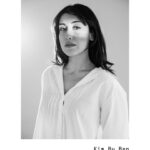 Beyza Şekerci Instagram – Hayatımın, kendimce karışık bir zaman dilimi diye adlandırdığım bir dönemde çıktı karşıma bu oyun.
Konusu, sözü, yolculuğu tam da bugün yaşadığımız herşeye dokunacak cinsten. Tüm gerçekliği sorgulayacağımız ve hep birlikte içinde kaybolmak isteyeceğimiz 2 perdelik bir izlenim.

İlk kez Engin’le @tiyatro.in de aynı çatı altındayız. Yönetmenim Engin’i daha sonra anlatacağım uzun uzun🤭 Gizli kahramanım @hepileriengin 👊🏻🥳🤓

Canım Neslihan
@nesly.arslan konservatuvar sınıf arkadaşım, yıllar sonra birlikte sahnede olmak muhteşem💕
Ve vazgeçilmez partnerim
@omcelik sana ne desem tarifte tıkanıyorum.. Bana, bize inanıp elimi tuttuğun ve bir an olsun yakamı bırakmadığın için teşekkür ederim🙏🏻

Bu oyuna hazırlanırken başımıza gelen korkunç afet sürecinde @studioin.in de organize edip yardımlaşmalarımızı sürdürürken kararlaştırdığımız gibi, tüm gelirimiz depremzedelere yapılan yardımlara aktarılacaktır.

16-17-18 Mart Moda Sahnesi’nde başlıyoruz. @modasahnesi 
Biletler @biletinial ✌🏻