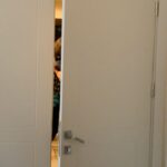 Beyza Şekerci Instagram – Bu hayatta iyi bir dostunuz varsa size hem arkadaş, hem sırdaş, hem abla, hem kardeş olabiliyorsa, sizin ona ihtiyacınız varken sizi arıyor, bir anda aklınıza düştüğünde o da sizi düşünüyorsa ve en anlaşamadığınız konu da bile düşüncelerinizi korkusuzca söylediğinizde anlaşılacağınıza eminseniz, her koşulda birlikte çok güçlü olduğunuzu hissediyorsanız, kalbinizde uçuşan kaygılarınız onunkiyle sözsüz anlaşabiliyorsa, her süreci birlikte atlatabiliyorsanız, onun mutluluğu size huzur veriyor, mutsuzluğu tedirginlik yaratıyorsa o insana sımsıkı sarılın.. Ben öyle yaptım, her gün kalbine hayranlık beslediğim bu güzel yüreğin bende değeri çok büyük. Hangi kelimeleri kullansam, en süslü cümlelerimi de yazsam bendeki yerini anlatmalara doyamam.. iyiki varsın bergümm..
Azmine, gücüne, iradene, kalbine, yüreğine karşılıksız herkese yetişine hayranım..
Seni çok seviyorum, iyiki doğdun🥳🙌🏻 @berguzarkorel