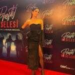 Beyza Şekerci Instagram – Dün gece, @prestijmeselesifilm galasından❤️ bir kez daha hayran oldum sana @hepileriengin muhteşemsin🥂

Styling @eylulyulker  @roomtr 🌻