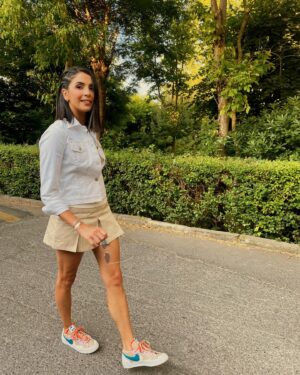 Beyza Şekerci Instagram - Ayağımın tozuyla atmışımdır kendimi🤍🤞🏻