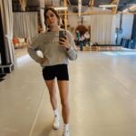Beyza Şekerci Instagram - Zorlu bir haftayı, hakkıyla tamamlamışımdır🫶🏻 Başlangıç günüyle bitişi arası bir uçurum💫 Aferin verdim kendime yıldızlısından🌟