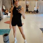 Beyza Şekerci Instagram - Zorlu bir haftayı, hakkıyla tamamlamışımdır🫶🏻 Başlangıç günüyle bitişi arası bir uçurum💫 Aferin verdim kendime yıldızlısından🌟