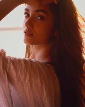 Bhagyashri Borse Instagram - The soul that can speak through the eyes can also kiss with a gaze✨