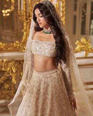 Bhagyashri Borse Instagram - 🌙

@seemagujraldesign Presenting - Inara by Seema Gujral - Autumn Winter’23

‘Creative Director&stylist: @gautamkalraindia
Videographer: @neeraj_hinduja
Jewellery: @vamajewelry @shriparamanijewels 
Hair and makeup: @diva_rose21
Production: @april.studios
Muse: @bhagyashriiborse

#SeemaGujral #InarabySeemaGujral #NewLaunch #NewCollection #SeemaGujralCouture #SeemaGujralDesign #weddingwear #fashion #couture #indianfashion #indianwear #traditionalwear #indiancouture #Couture2023