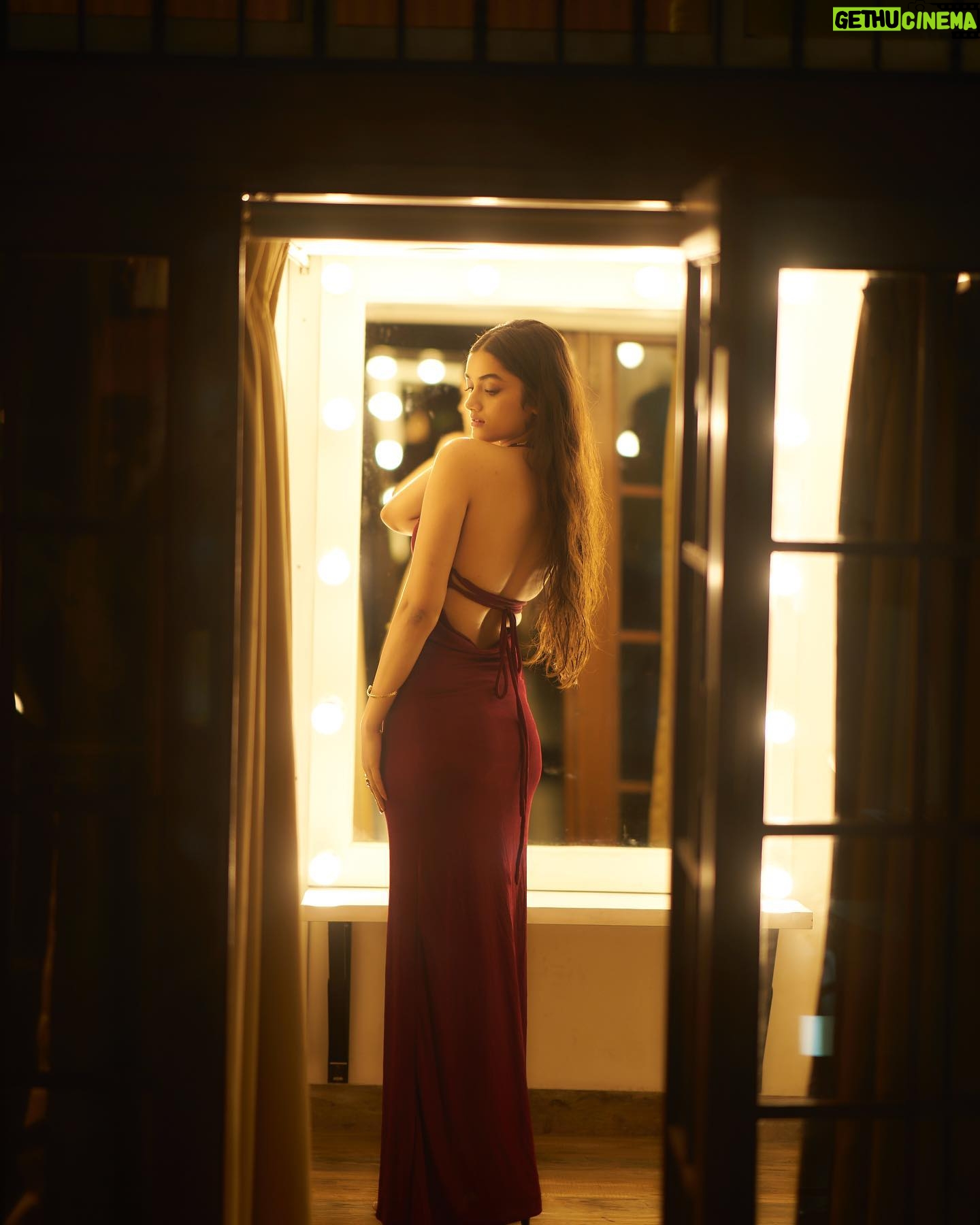 Bhagyashri Borse Instagram - Tell the world I’m coming :)