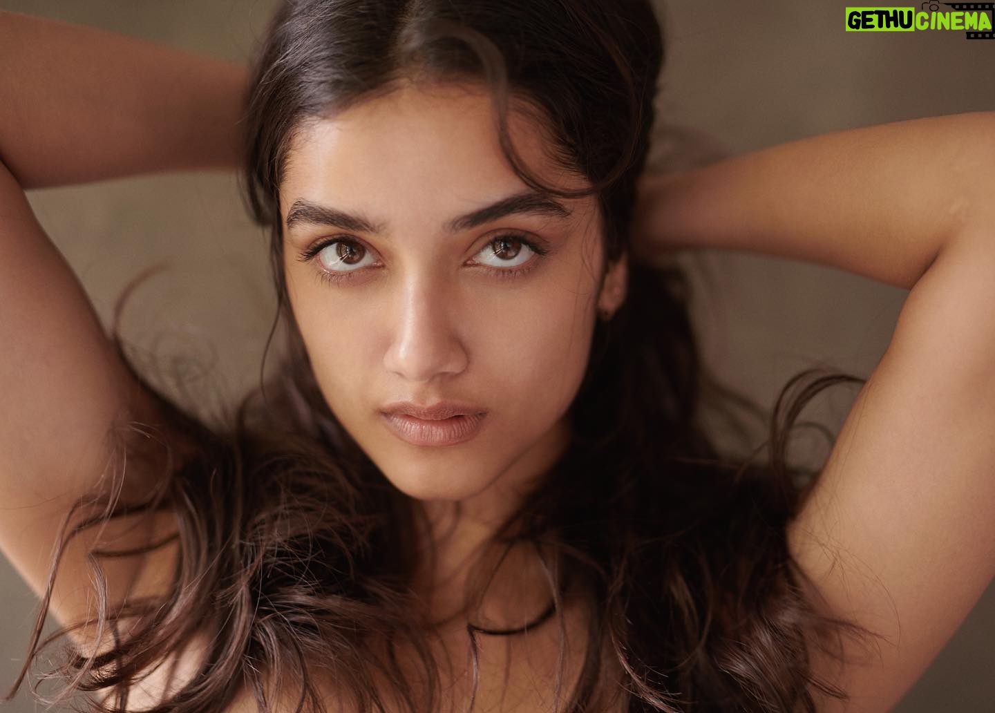 Bhagyashri Borse Instagram - Iām not going to be easy to define, guess you gotta keep wondering for a while..š