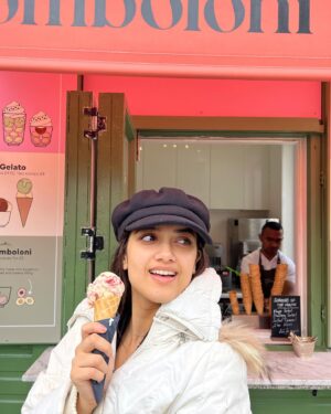 Bhagyashri Borse Instagram - 🍦
Icecream makes everything better no?🍦