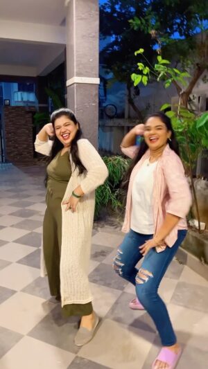 Bharatha Naidu Instagram - Dedicated to all 90’s kids😍 @actress_bharathanaidu_

#friendship #pattalam #vaazhke #friends #indhuarun #bharathanaidu #instagram #influencer #happygirl #happylife #blessed