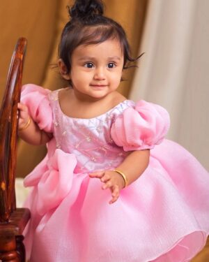 Bharatha Naidu Instagram - Mom and daughter first photoshoot🧿. My baby @laya_bharath across one year🫰. Happy to announce 👋👋. 
My baby model 🔥🔥🔥🔥

Thankyou so much whole team.  Very comfortable and hygiene place. My daughter enjoy the circumstance...

Pics : @ababycompanyindia 
Costume: @fascinodresses_by_shyn 
  @shyn_fascino
Makeup : @kayal_oviyam