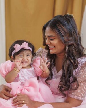 Bharatha Naidu Instagram - Mom and daughter first photoshoot🧿. My baby @laya_bharath across one year🫰. Happy to announce 👋👋. 
My baby model 🔥🔥🔥🔥

Thankyou so much whole team.  Very comfortable and hygiene place. My daughter enjoy the circumstance...

Pics : @ababycompanyindia 
Costume: @fascinodresses_by_shyn 
  @shyn_fascino
Makeup : @kayal_oviyam