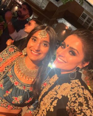 Bhavna Limbachia Instagram - Family 💛
.
.
.
.
.
#family #wedding #limbachiafamily