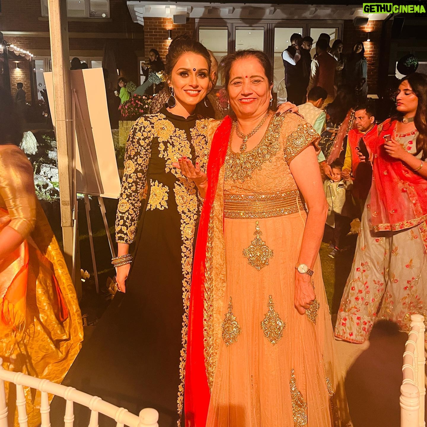 Bhavna Limbachia - 3 Likes - Mummy Limbachia & Me 🇮🇳
.
.
.
.
.
#family #familywedding #indian