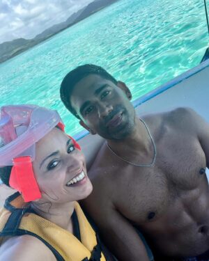 Bhavna Limbachia Instagram - Snorkelling | Mauritius | 14.02.24 🐟🐠🐡
.
I have a strong fear of swimming in open water. Wouldn’t dream of doing it. Today I conquered my fear. Don’t get me wrong, initially I was freaked out. I clung to the bottom of the boat. I asked the Hubster to hold my hand. We swam out into the middle of the sea and I just let go… and off I went ✨🏊‍♀️ I LOVED IT!! ♥️🙏🏽🧿 
#letgo #mauritius #mauritius🇲🇺 #snorkeling #bluesea