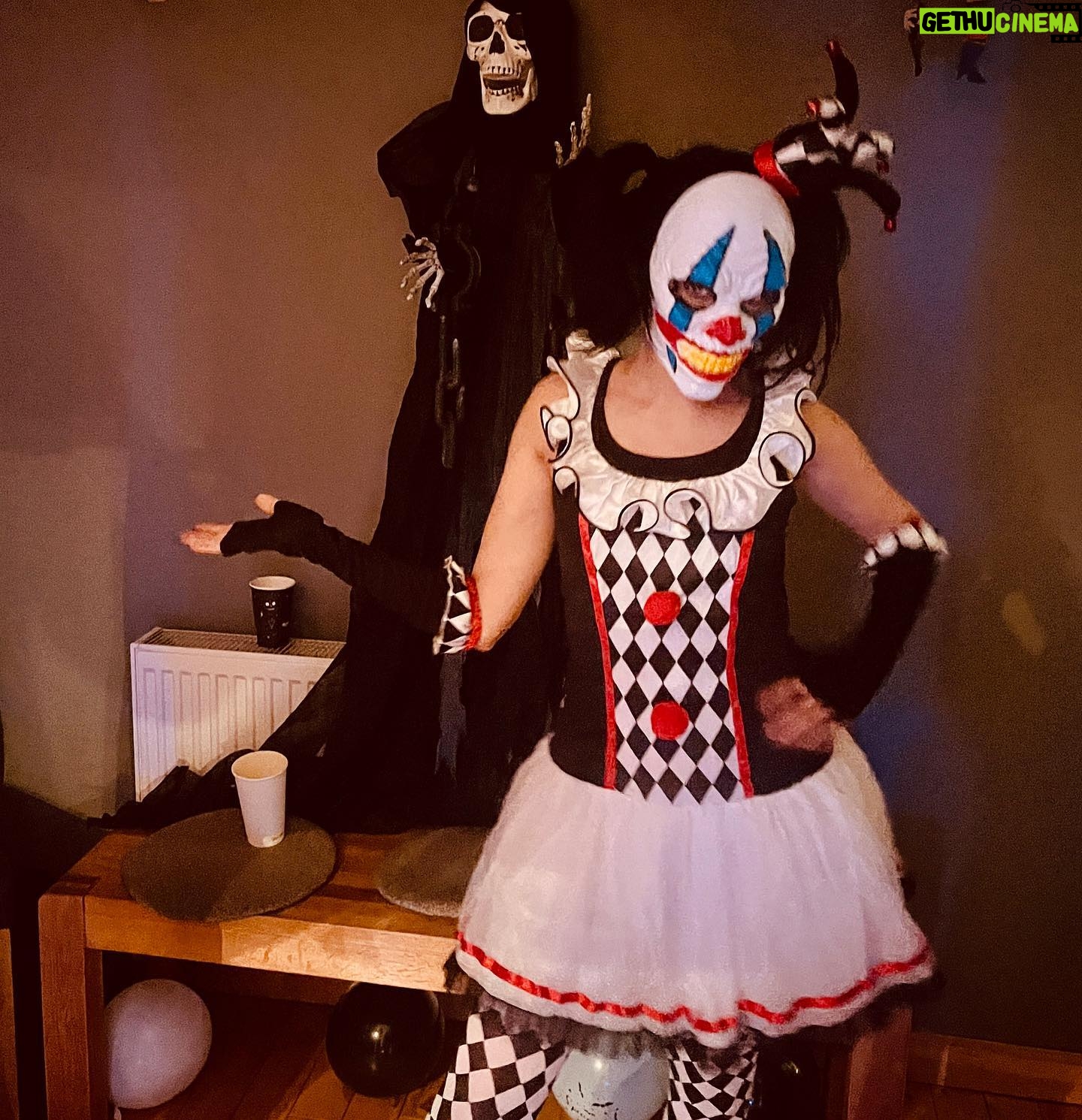 Bhavna Limbachia - 3 Likes - Last minute rummage in the loft for a costume.. pulled out an age 12-14 number 𤔠Happy Halloween š
.
.
.
.
.
.
.
.
#halloween