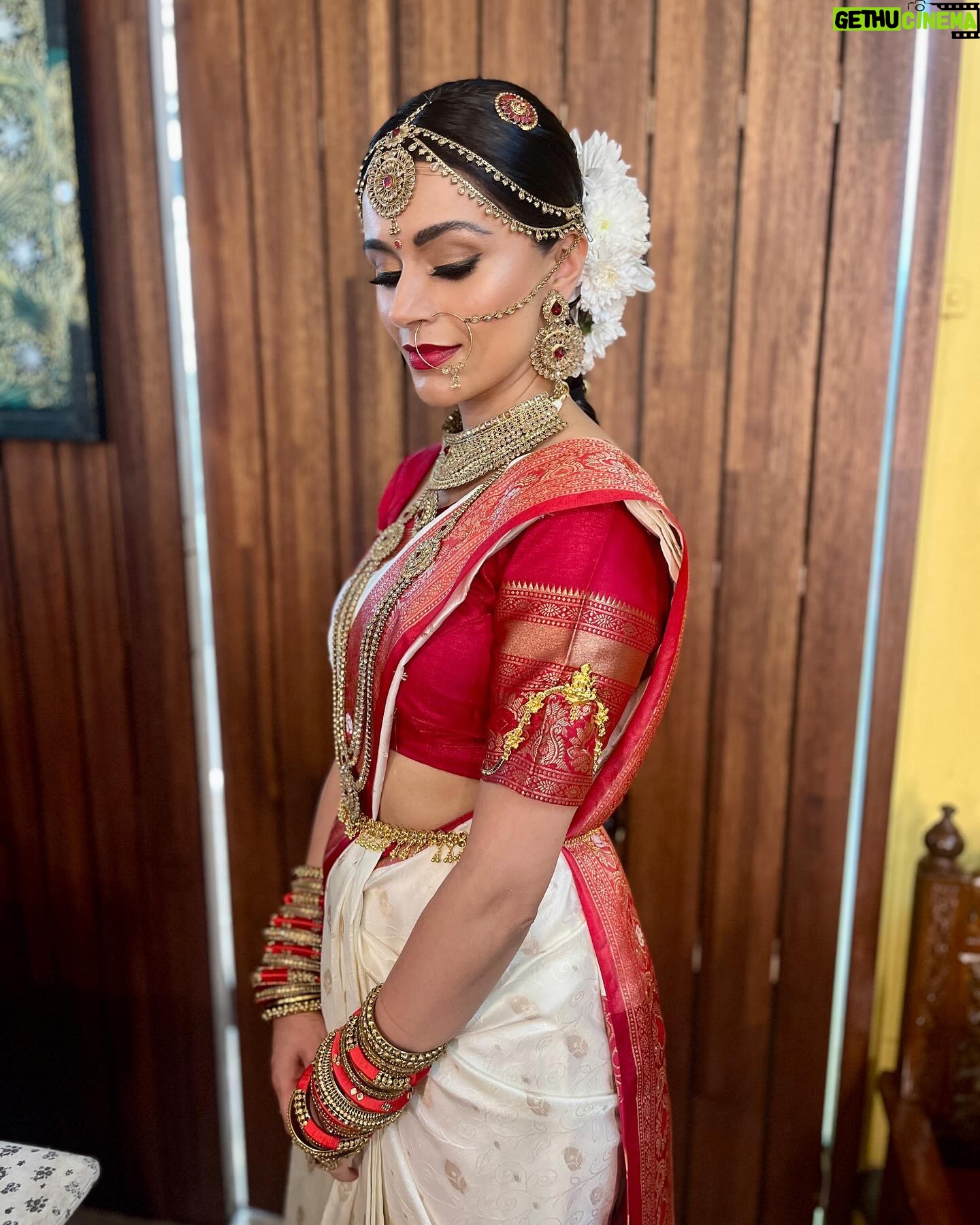 Bhavna Limbachia - 3 Likes - ā„ļøšš½š§æ
Obligatory Indian pics
@shweta_simplicity_beauty
.
.
.
.
#tamilbride #tamil #gujarati #gujaratibride #blessing #tamilblessing #mauritius