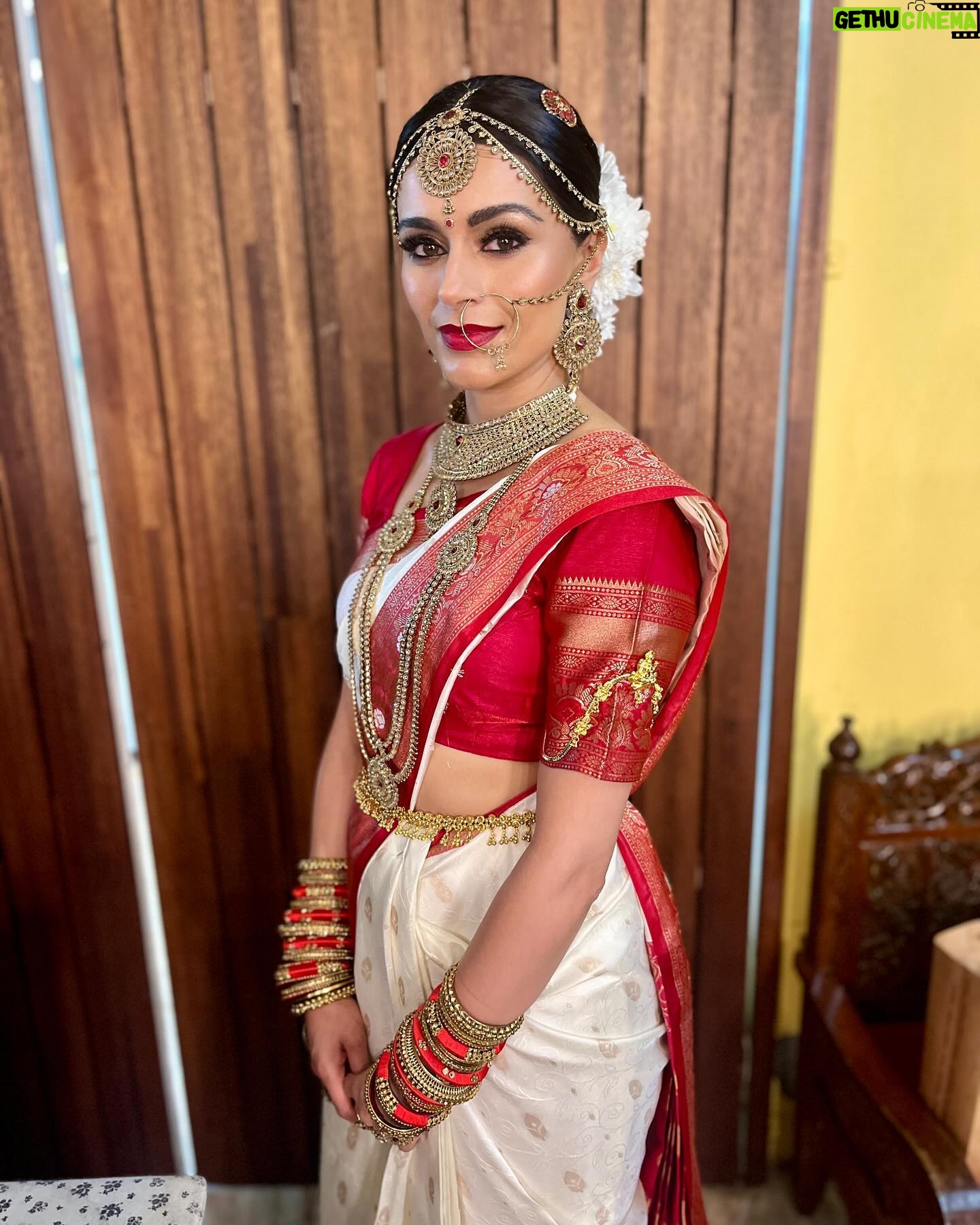 Bhavna Limbachia - 3 Likes - ā„ļøšš½š§æ
Obligatory Indian pics
@shweta_simplicity_beauty
.
.
.
.
#tamilbride #tamil #gujarati #gujaratibride #blessing #tamilblessing #mauritius